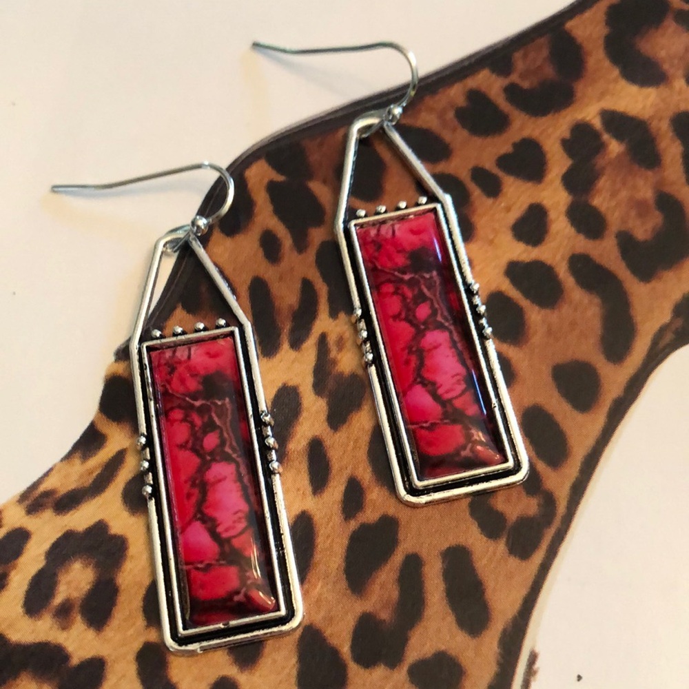 Boutique Elegant Red Dangle Earrings. NWOT